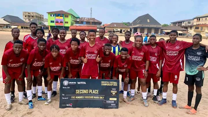 C2E SPORTS ACADEMY PLAYER, NGOZI MICHAEL EZINNE PRESENTS HER PRIZE AS 2ND RUNNER-UP AT THE 2025 FREESTYLE FOOTBALL CHAMPIONSHIP